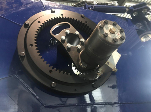 Aplicație cu placă turnantă cu inel de tip slewing